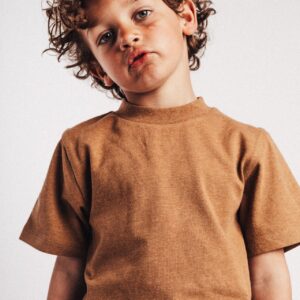 Adrian Shortsleeve Brown Coconut – Basic Jongens T-shirt | Baje Studio